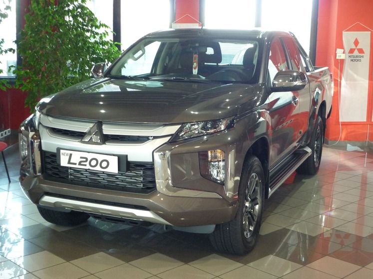 L200 Club Cab Brown (1)-min