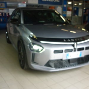 LANCIA Y FULL HYBRID 2024