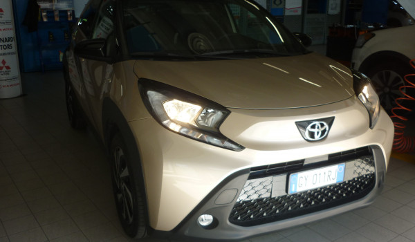 TOYOTA AYGO X CAMBIO MANUALE TREND