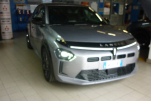LANCIA Y FULL HYBRID 2024