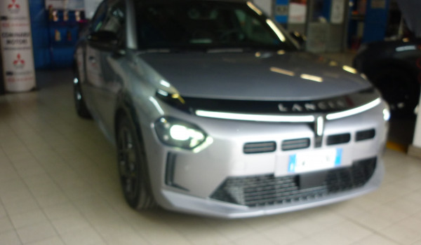 LANCIA Y FULL HYBRID 2024