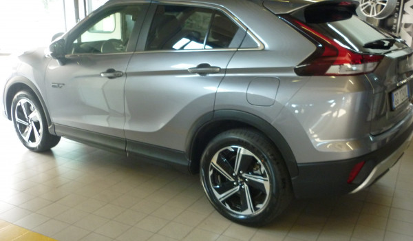 MITSUBISHI ECLIPSE CROSS HYBRID PLUG IN