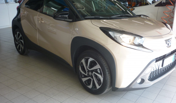 TOYOTA AYGO X CAMBIO MANUALE TREND